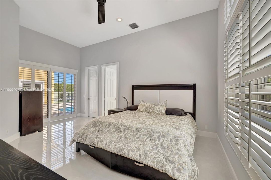 Recently Sold: $899,000 (5 beds, 5 baths, 3281 Square Feet)