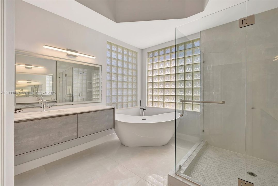 Recently Sold: $899,000 (5 beds, 5 baths, 3281 Square Feet)