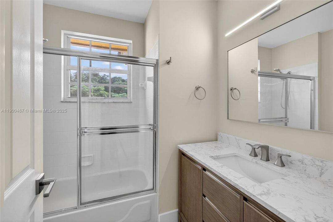 Recently Sold: $899,000 (5 beds, 5 baths, 3281 Square Feet)