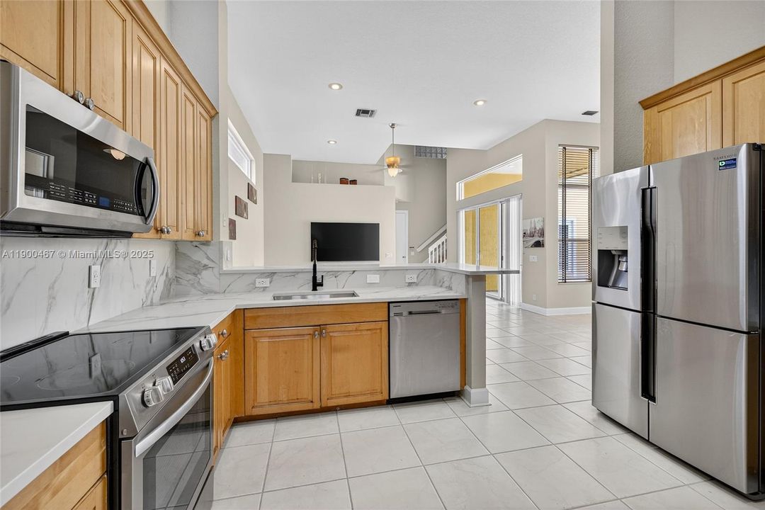 Recently Sold: $899,000 (5 beds, 5 baths, 3281 Square Feet)