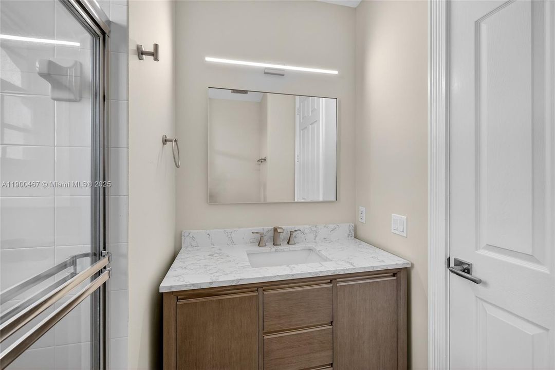 Recently Sold: $899,000 (5 beds, 5 baths, 3281 Square Feet)