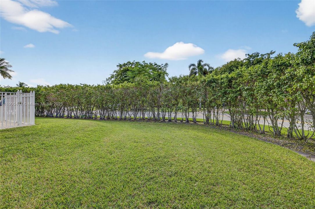 Recently Sold: $899,000 (5 beds, 5 baths, 3281 Square Feet)