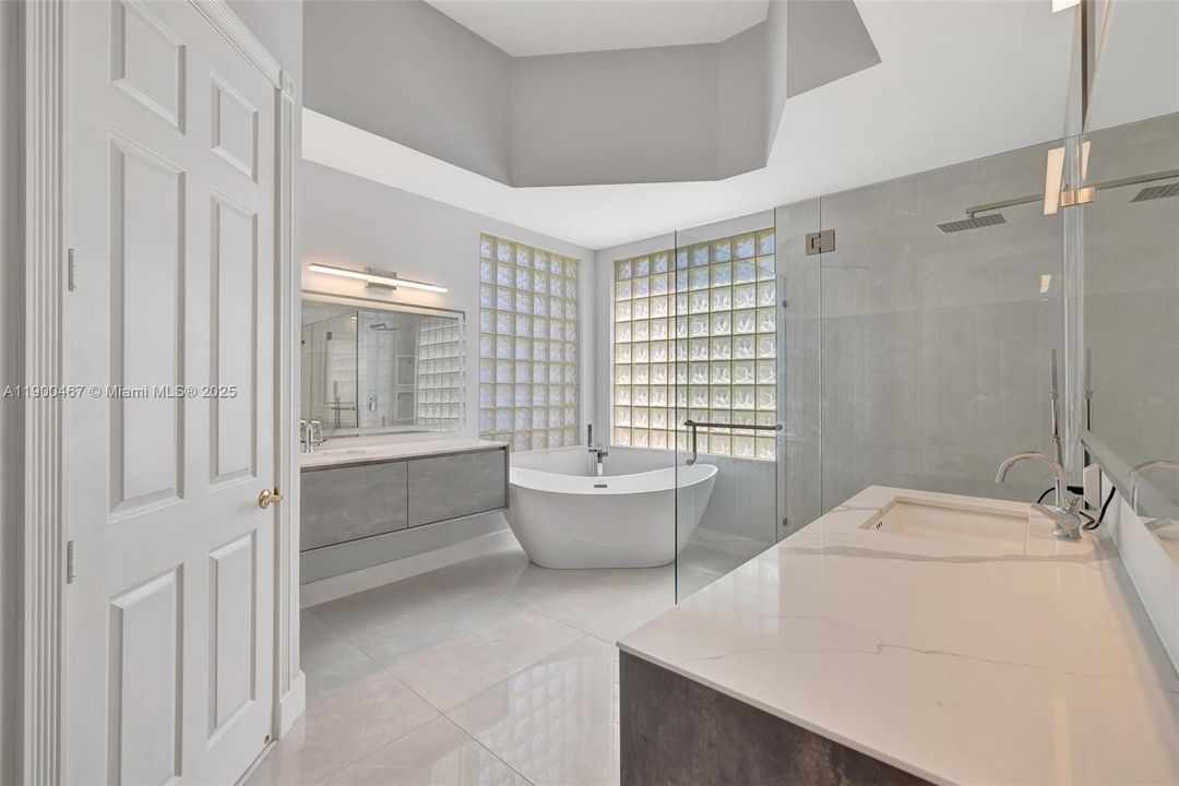 Recently Sold: $899,000 (5 beds, 5 baths, 3281 Square Feet)