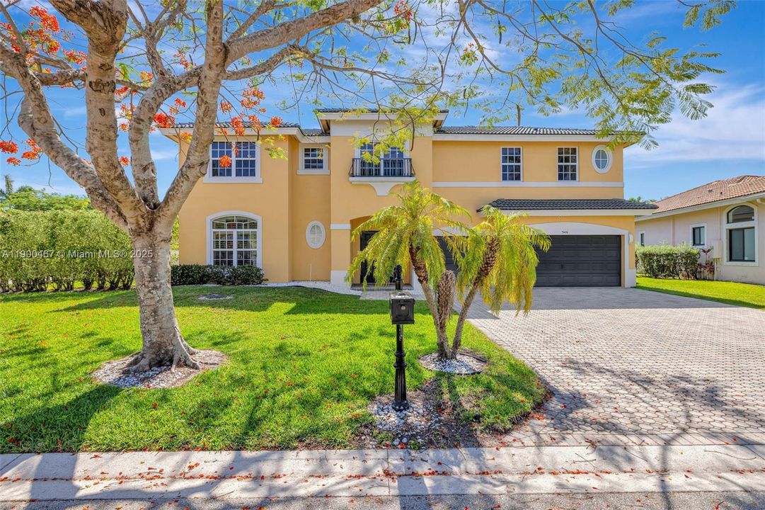 Recently Sold: $899,000 (5 beds, 5 baths, 3281 Square Feet)