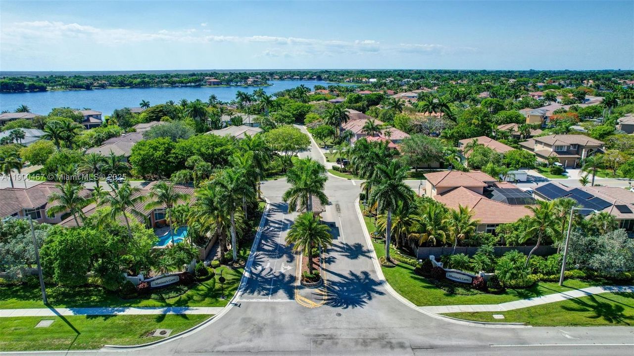 Recently Sold: $899,000 (5 beds, 5 baths, 3281 Square Feet)