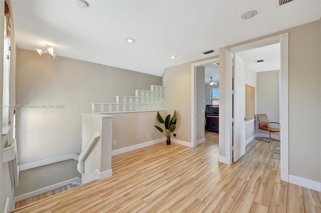 Recently Sold: $899,000 (5 beds, 5 baths, 3281 Square Feet)