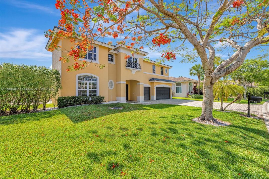 Recently Sold: $899,000 (5 beds, 5 baths, 3281 Square Feet)