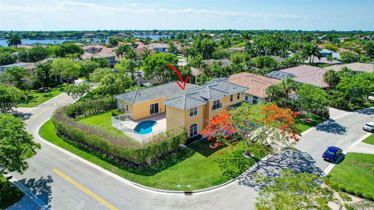 Recently Sold: $899,000 (5 beds, 5 baths, 3281 Square Feet)