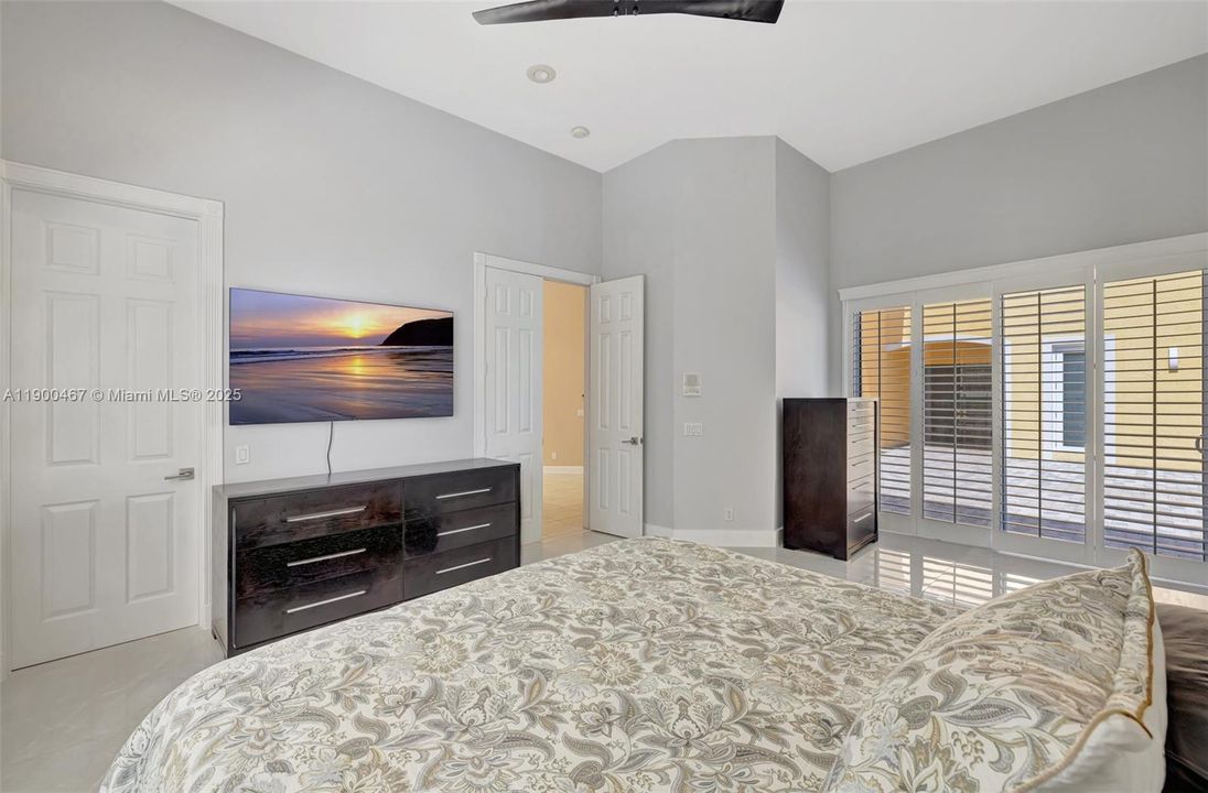 Recently Sold: $899,000 (5 beds, 5 baths, 3281 Square Feet)