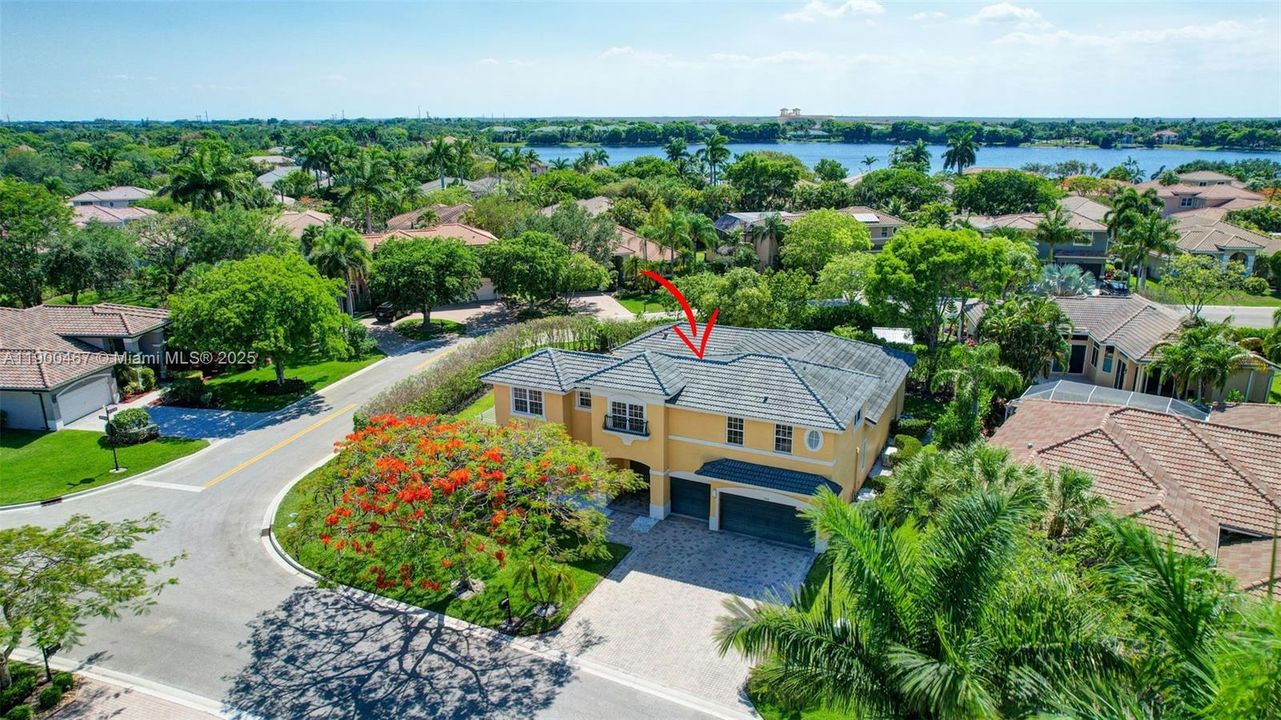 Recently Sold: $899,000 (5 beds, 5 baths, 3281 Square Feet)