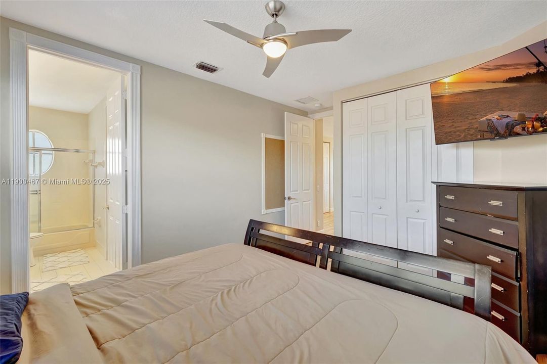 Recently Sold: $899,000 (5 beds, 5 baths, 3281 Square Feet)