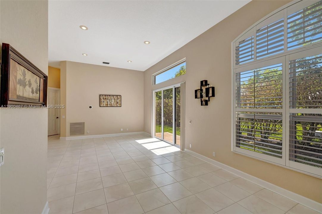 Recently Sold: $899,000 (5 beds, 5 baths, 3281 Square Feet)