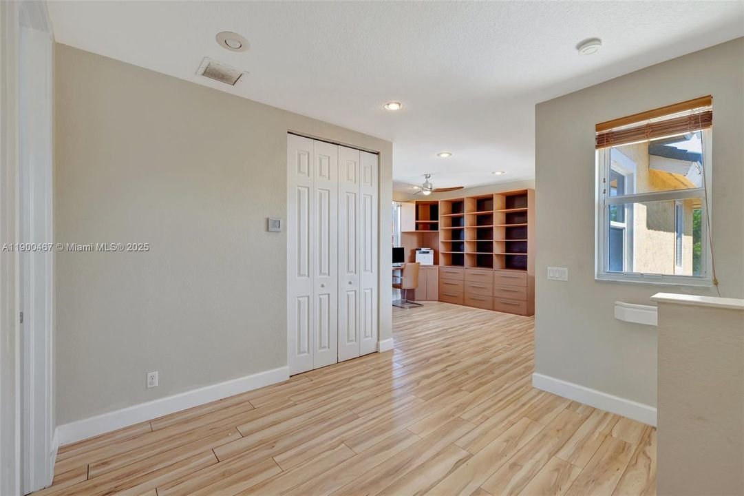 Recently Sold: $899,000 (5 beds, 5 baths, 3281 Square Feet)