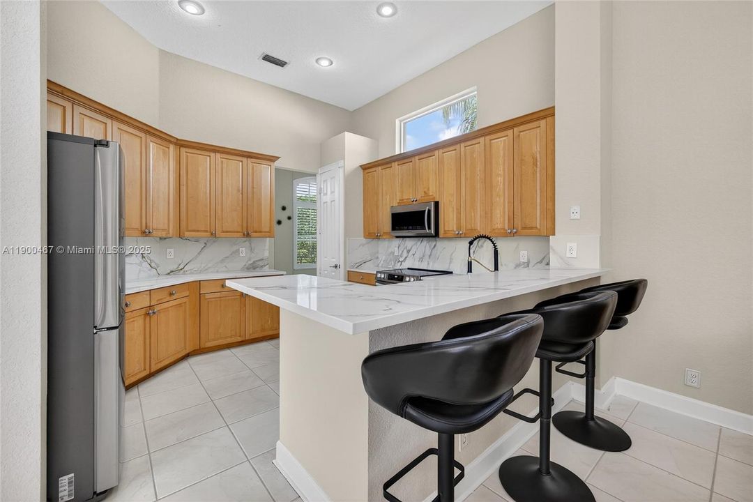 Recently Sold: $899,000 (5 beds, 5 baths, 3281 Square Feet)