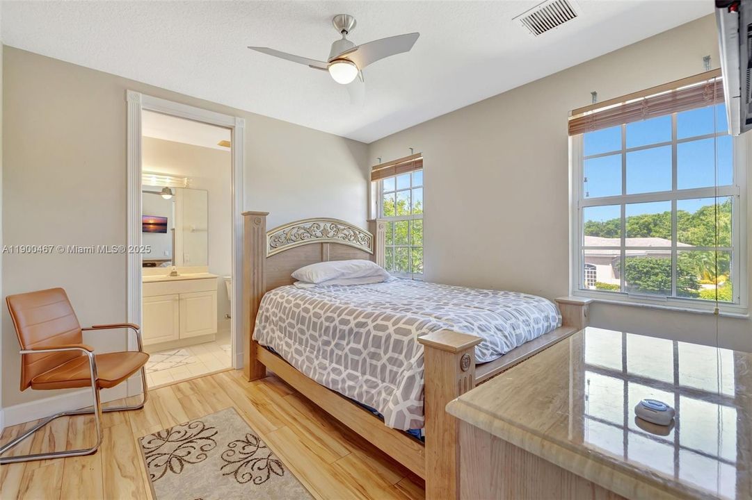 Recently Sold: $899,000 (5 beds, 5 baths, 3281 Square Feet)