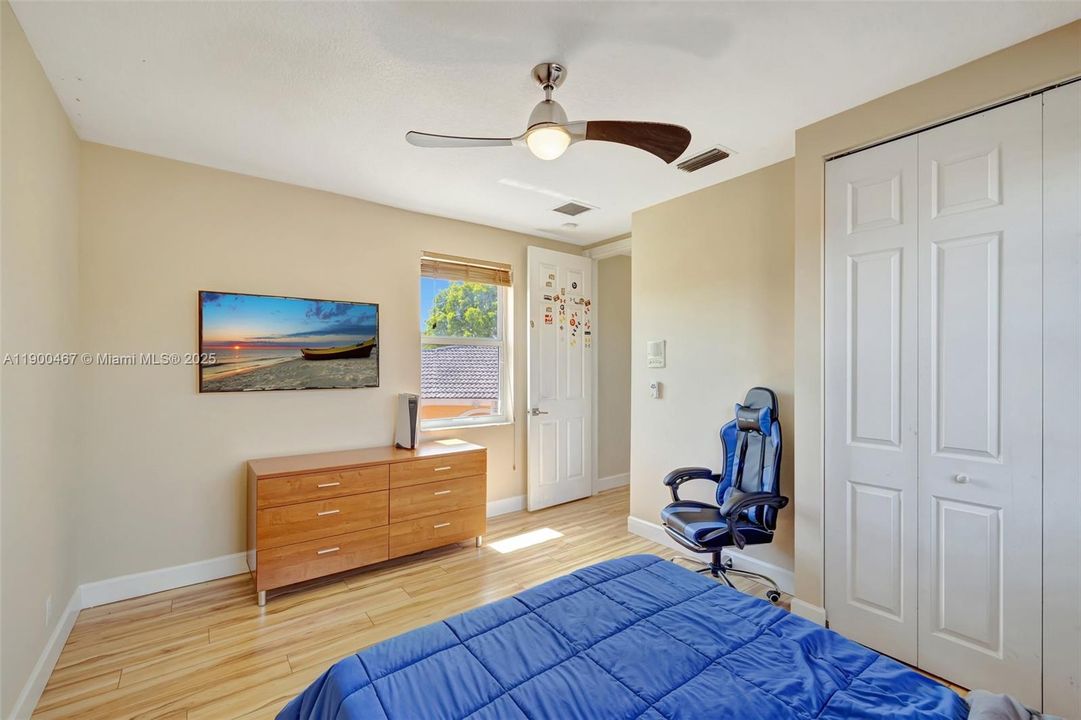 Recently Sold: $899,000 (5 beds, 5 baths, 3281 Square Feet)