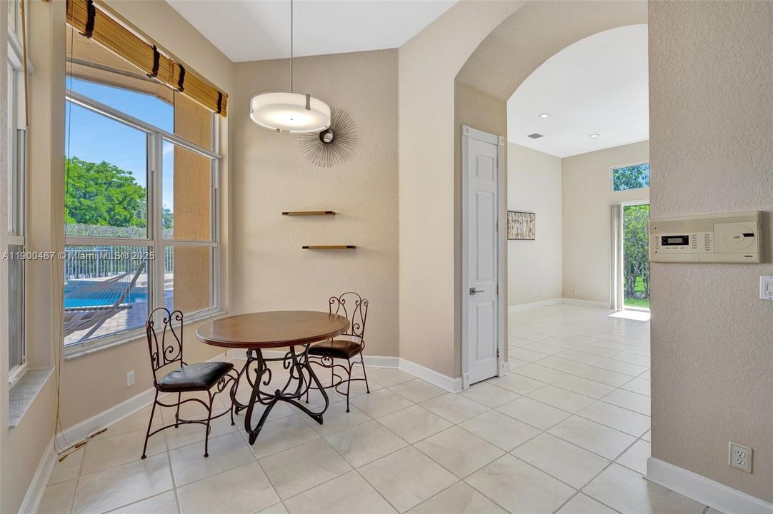 Recently Sold: $899,000 (5 beds, 5 baths, 3281 Square Feet)