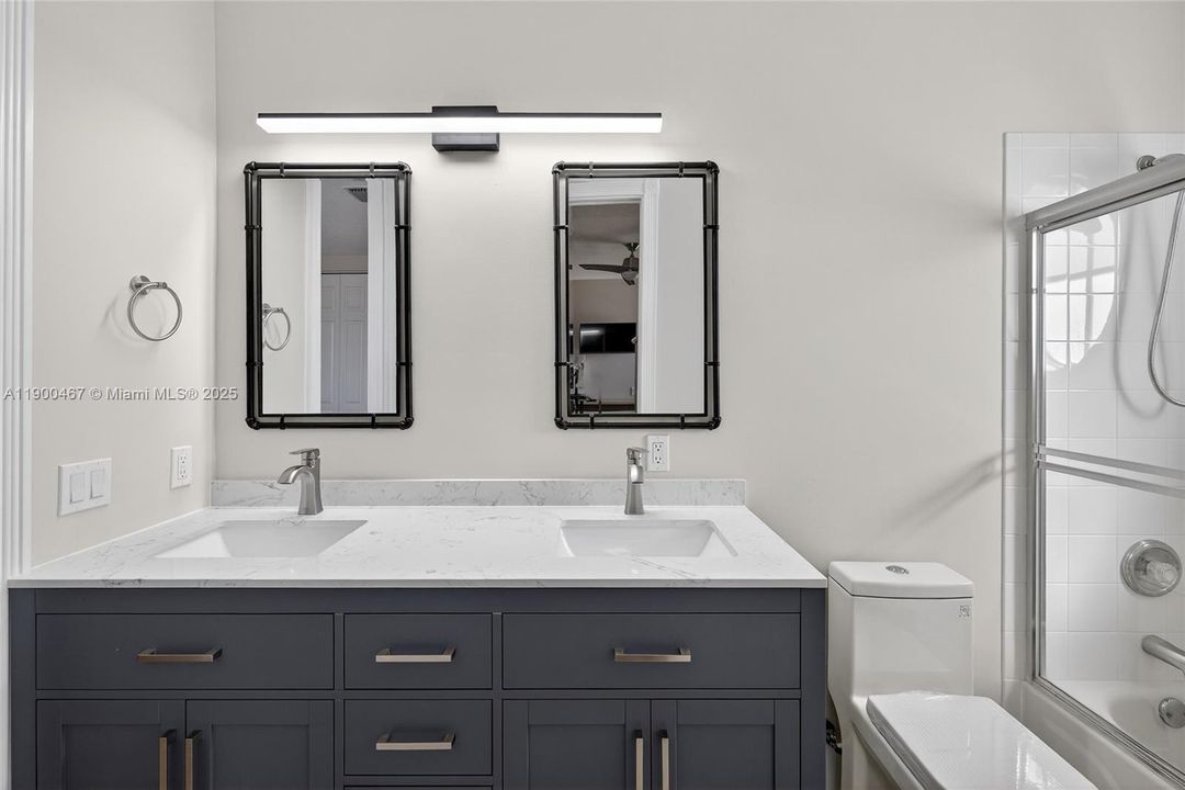 Recently Sold: $899,000 (5 beds, 5 baths, 3281 Square Feet)