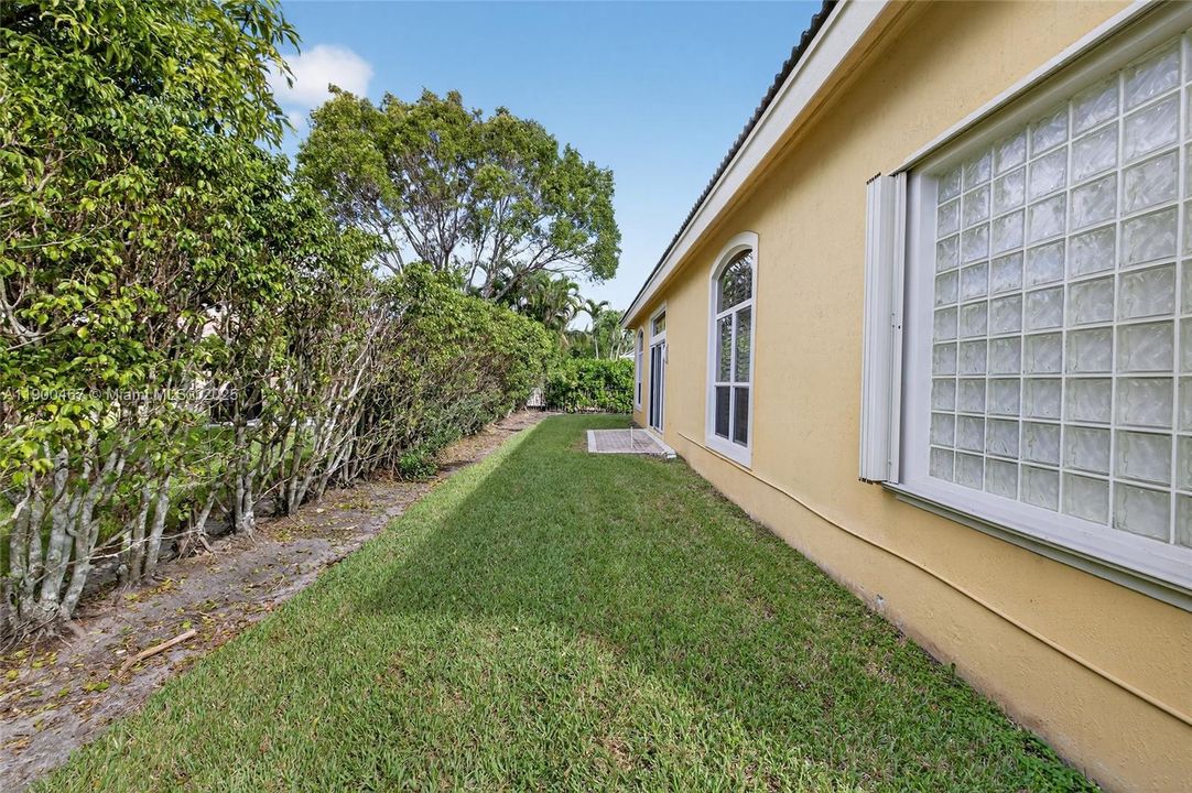 Recently Sold: $899,000 (5 beds, 5 baths, 3281 Square Feet)