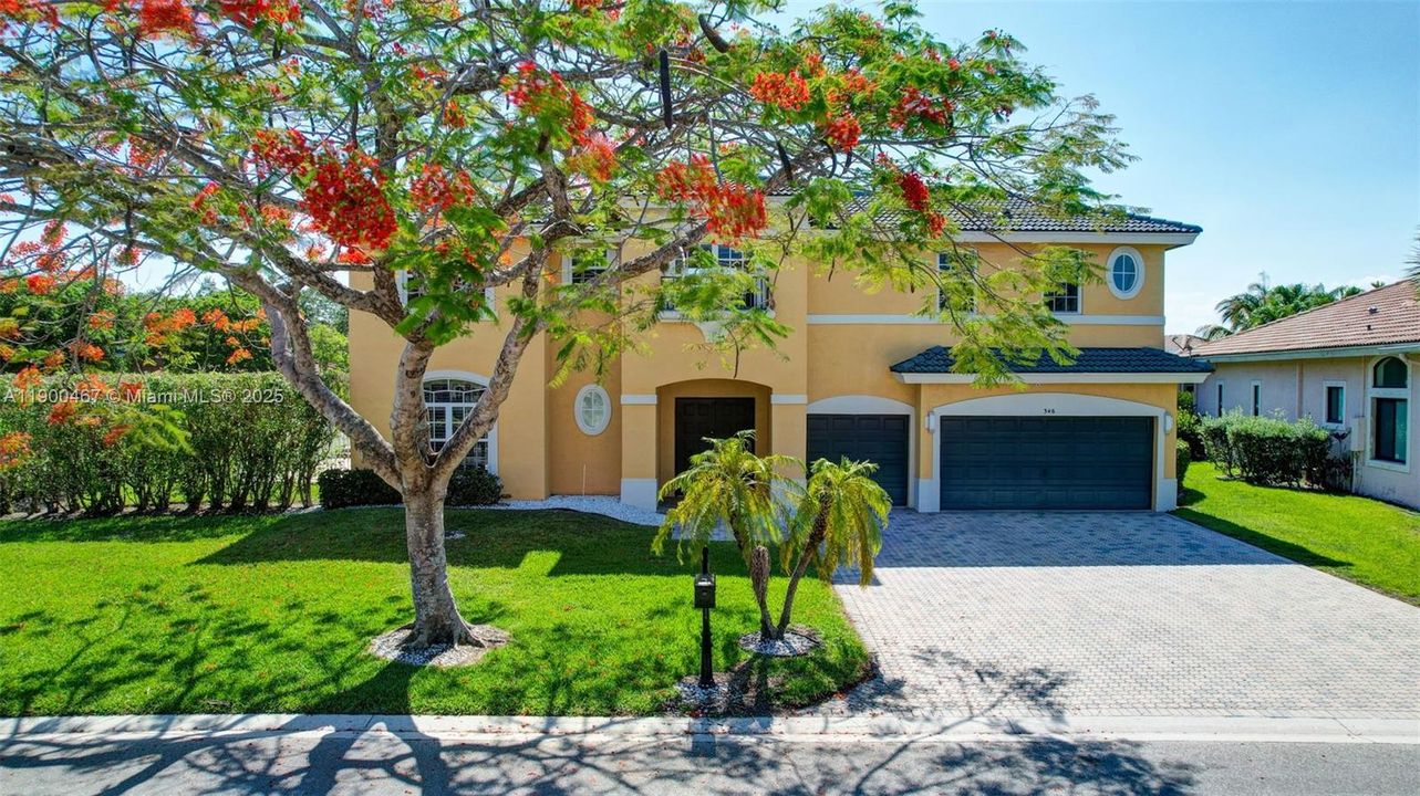 Recently Sold: $899,000 (5 beds, 5 baths, 3281 Square Feet)