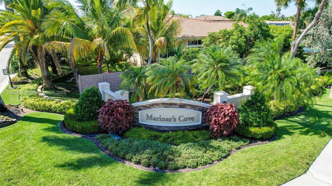 Recently Sold: $899,000 (5 beds, 5 baths, 3281 Square Feet)