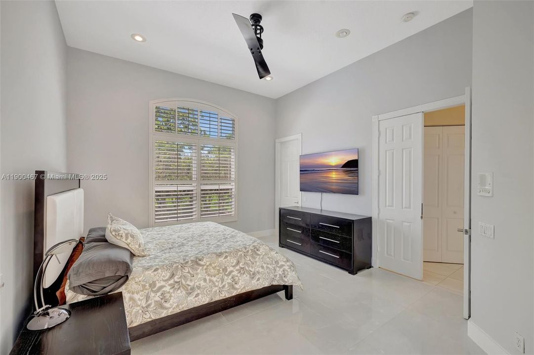 Recently Sold: $899,000 (5 beds, 5 baths, 3281 Square Feet)