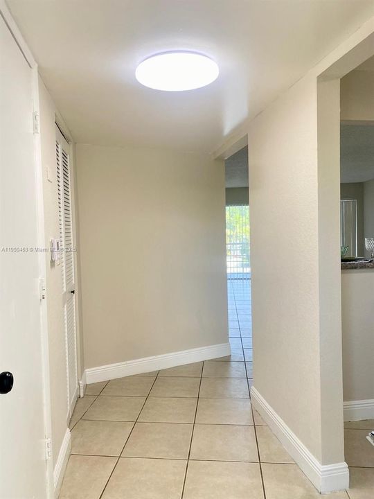 合同活跃: $1,600 (1 贝兹, 1 浴室, 830 平方英尺)