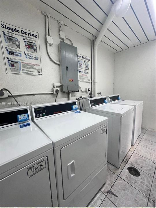 合同活跃: $1,600 (1 贝兹, 1 浴室, 830 平方英尺)