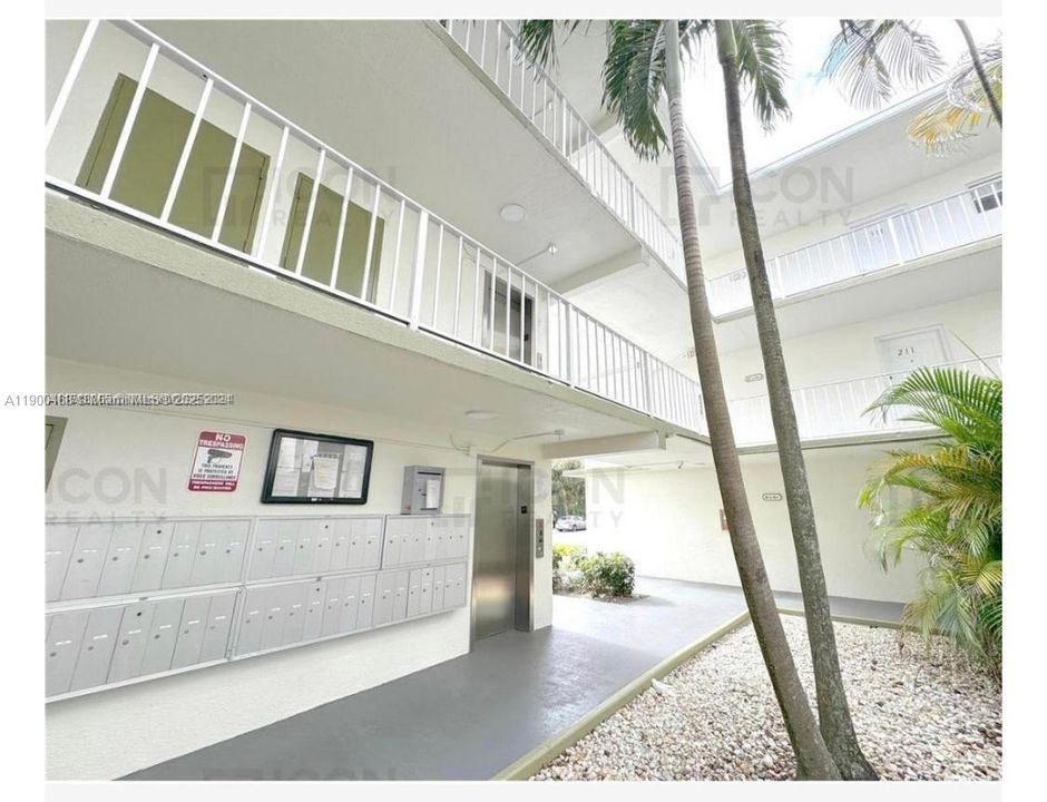 合同活跃: $1,600 (1 贝兹, 1 浴室, 830 平方英尺)