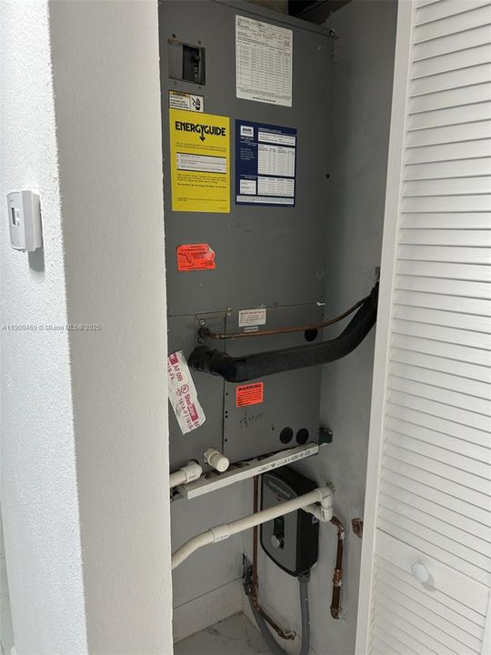 Active With Contract: $2,000 (1 beds, 1 baths, 612 Square Feet)