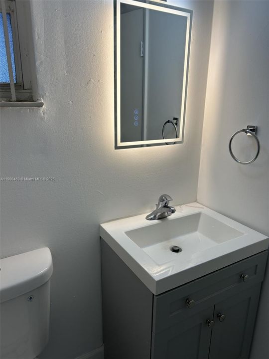 Active With Contract: $2,000 (1 beds, 1 baths, 612 Square Feet)