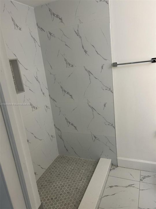 Active With Contract: $2,000 (1 beds, 1 baths, 612 Square Feet)