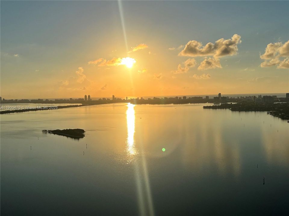 For Sale: $2,300,000 (3 beds, 4 baths, 2018 Square Feet)