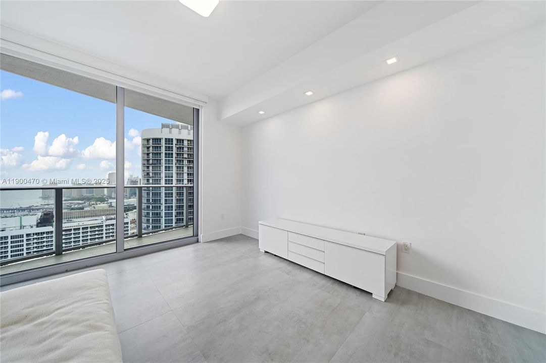 For Sale: $2,300,000 (3 beds, 4 baths, 2018 Square Feet)