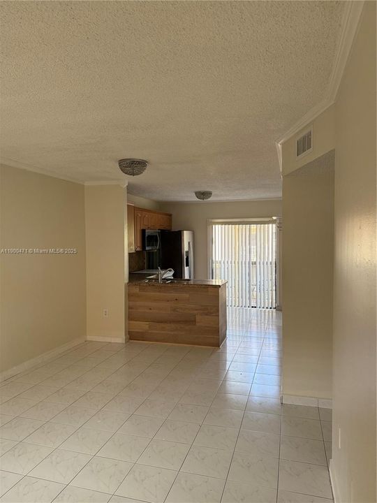 For Rent: $2,100 (2 beds, 2 baths, 812 Square Feet)