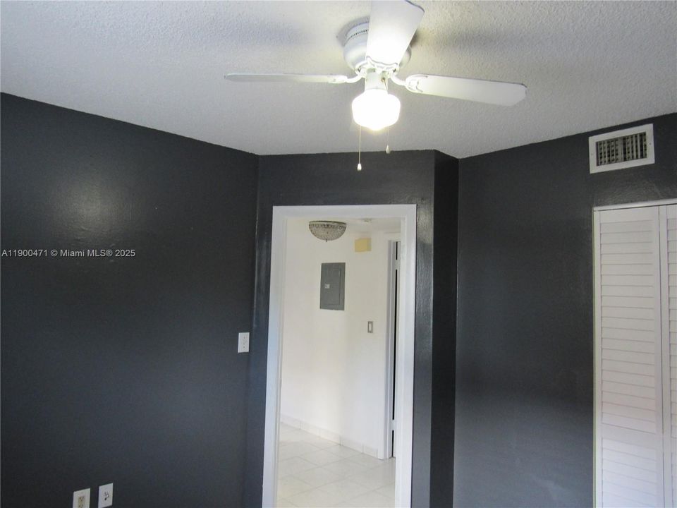 For Rent: $2,100 (2 beds, 2 baths, 812 Square Feet)