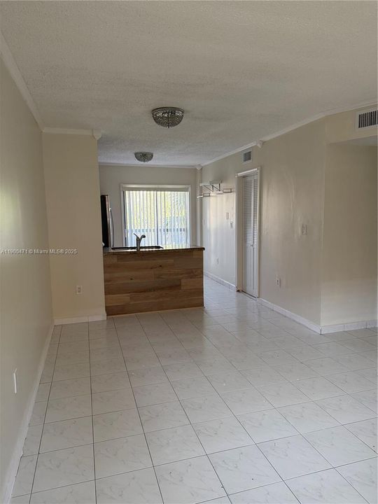 For Rent: $2,100 (2 beds, 2 baths, 812 Square Feet)