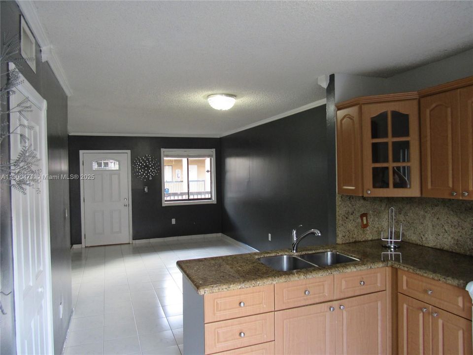 For Rent: $2,100 (2 beds, 2 baths, 812 Square Feet)