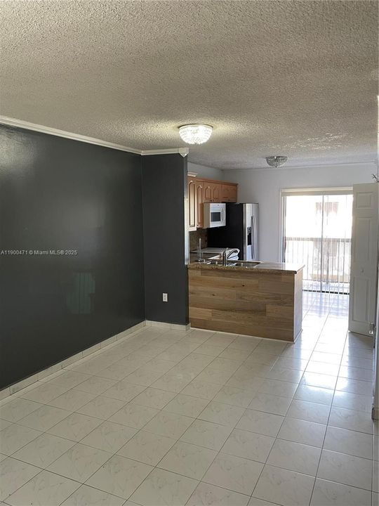 For Rent: $2,100 (2 beds, 2 baths, 812 Square Feet)