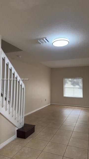 Active With Contract: $2,800 (2 beds, 2 baths, 1379 Square Feet)