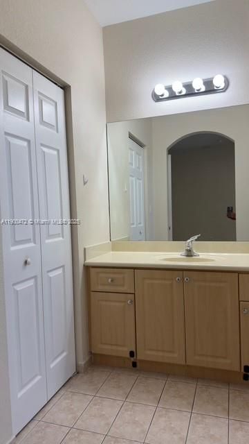Active With Contract: $2,800 (2 beds, 2 baths, 1379 Square Feet)