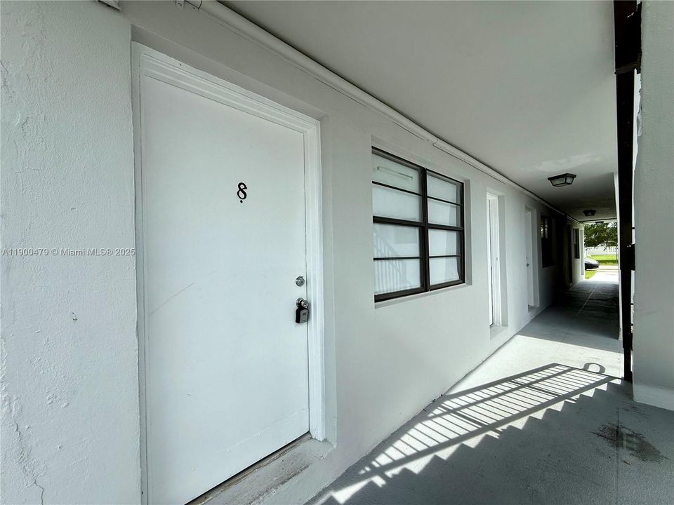 For Sale: $200,000 (1 beds, 1 baths, 518 Square Feet)