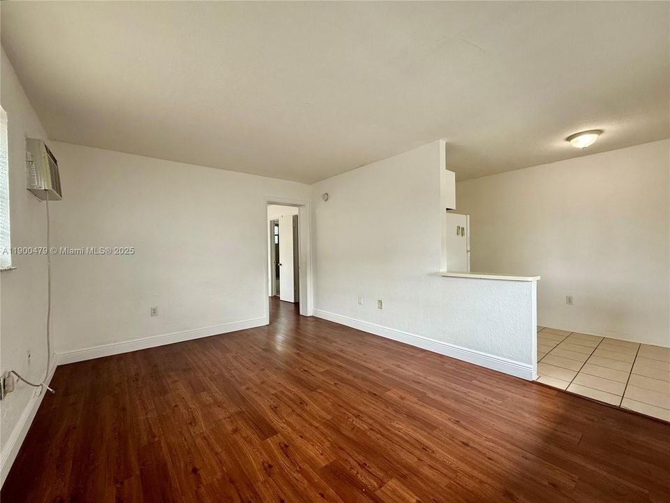 For Sale: $200,000 (1 beds, 1 baths, 518 Square Feet)