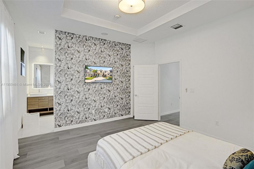 For Sale: $735,000 (3 beds, 2 baths, 1808 Square Feet)