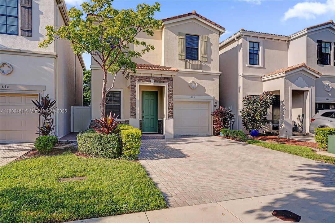 Walking distance to the community pool!