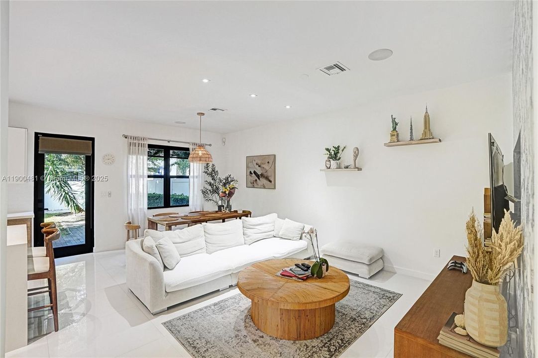 For Sale: $735,000 (3 beds, 2 baths, 1808 Square Feet)