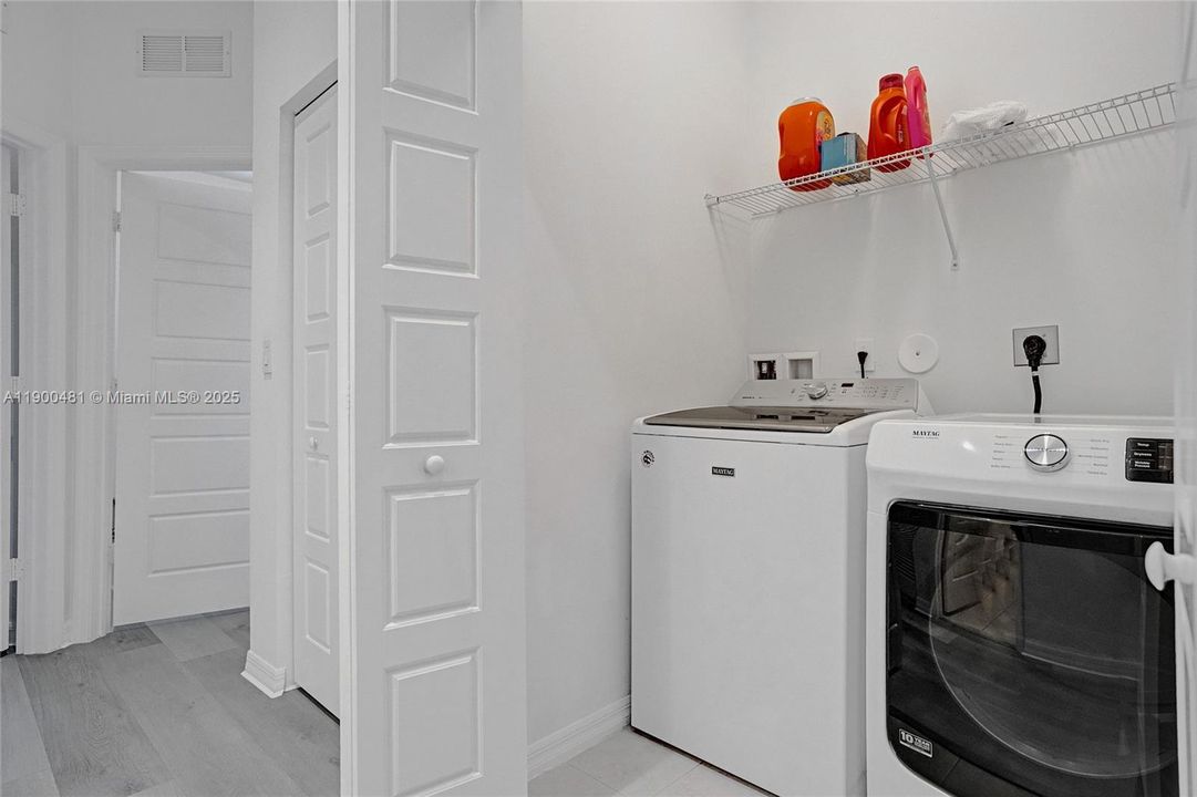 For Sale: $735,000 (3 beds, 2 baths, 1808 Square Feet)