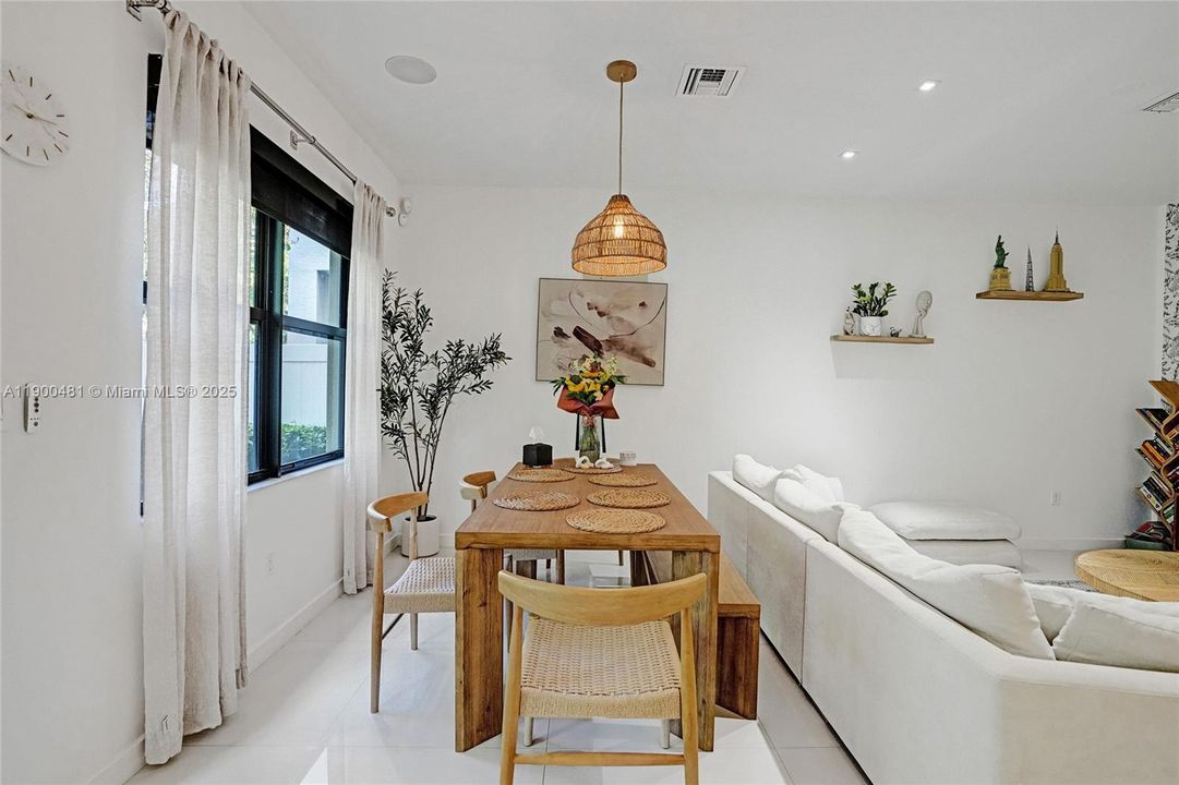 For Sale: $735,000 (3 beds, 2 baths, 1808 Square Feet)