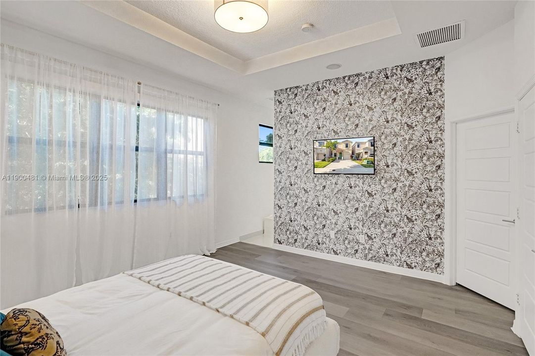 For Sale: $735,000 (3 beds, 2 baths, 1808 Square Feet)