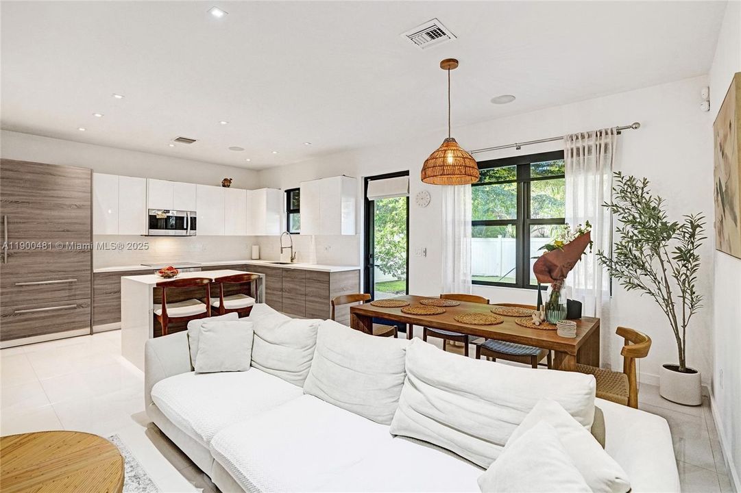 For Sale: $735,000 (3 beds, 2 baths, 1808 Square Feet)